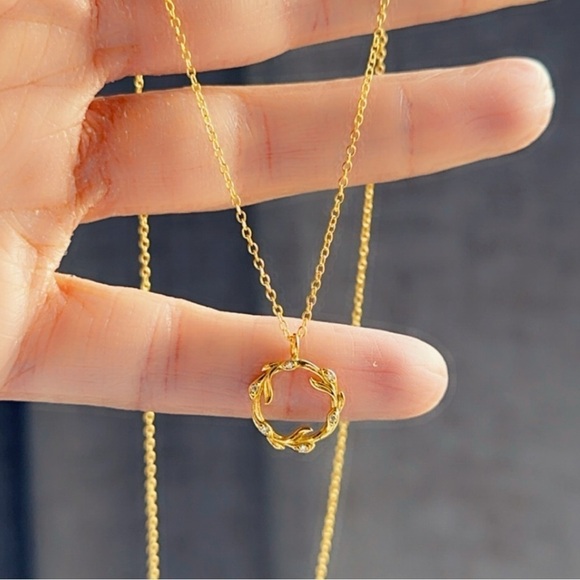 14k Gold Sterling Silver Round Wreath Pedant Necklace - Picture 9 of 17